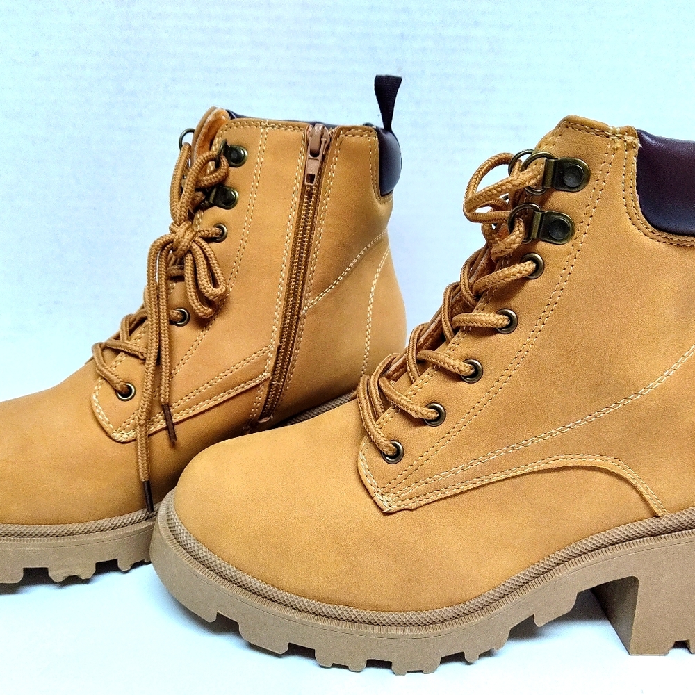 Sugar Boots Freya. Woman's size 7.5